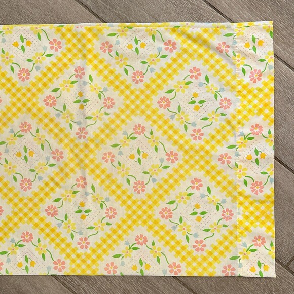 Vintage Yellow Checkered Floral Standard Pillowcase 1970s - Picture 3 of 6